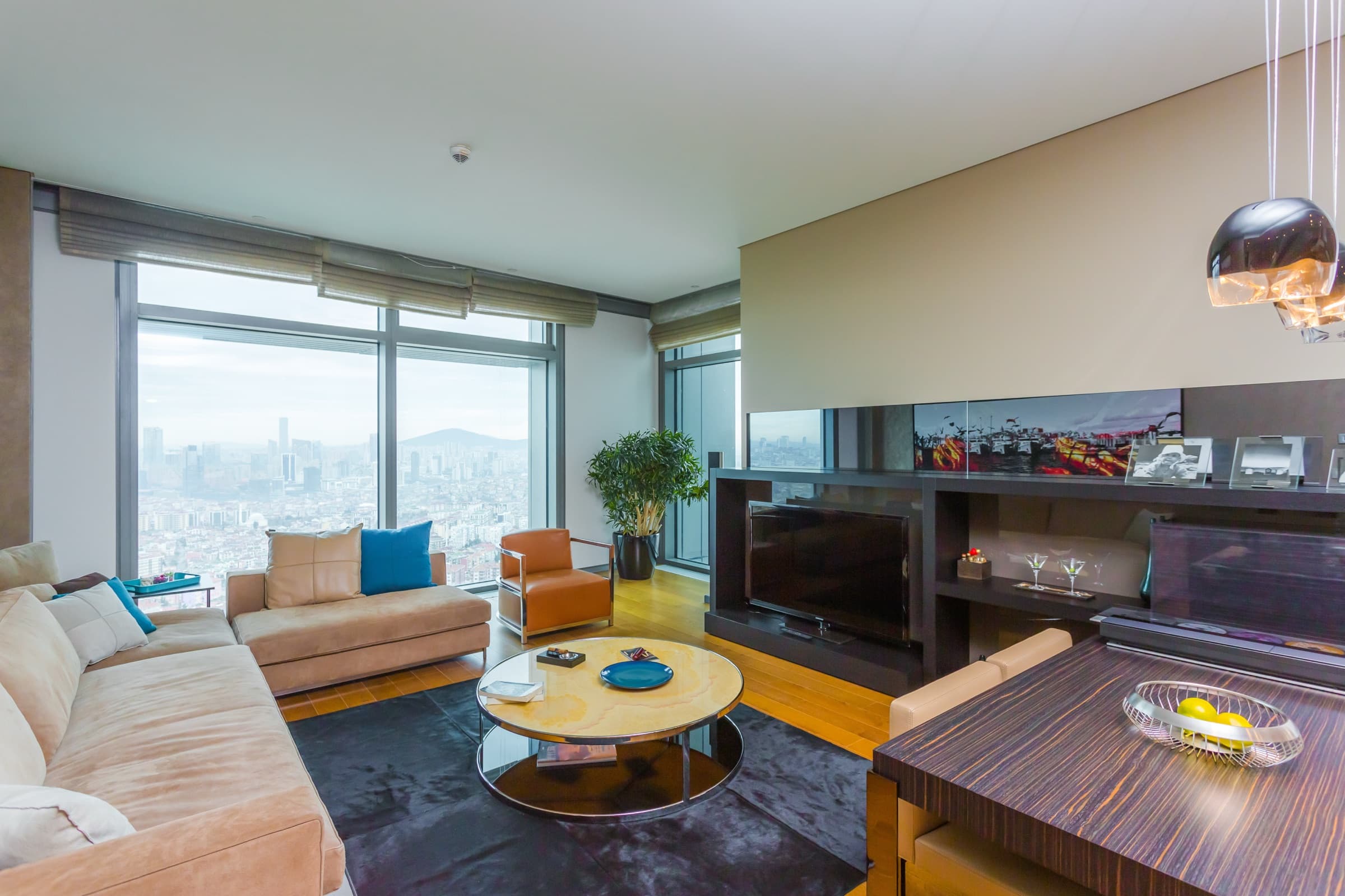 Corner living room in a Heights residence at Emaar Square İstanbul, glazed on two sides above the city